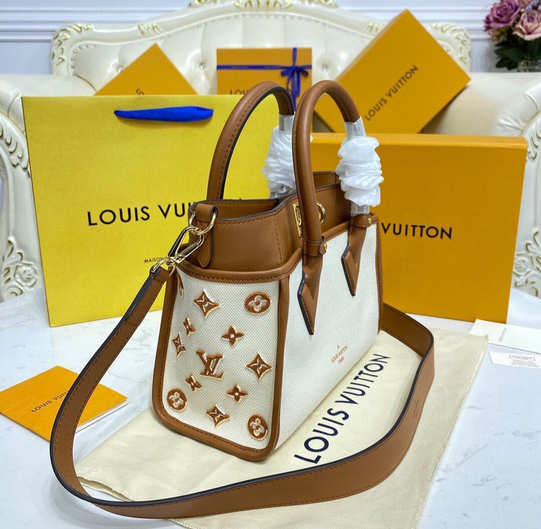 Lv tote On My Side PM