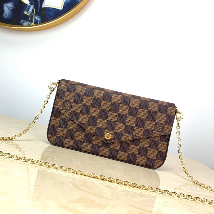 LV POCHETTE FÉLICIE