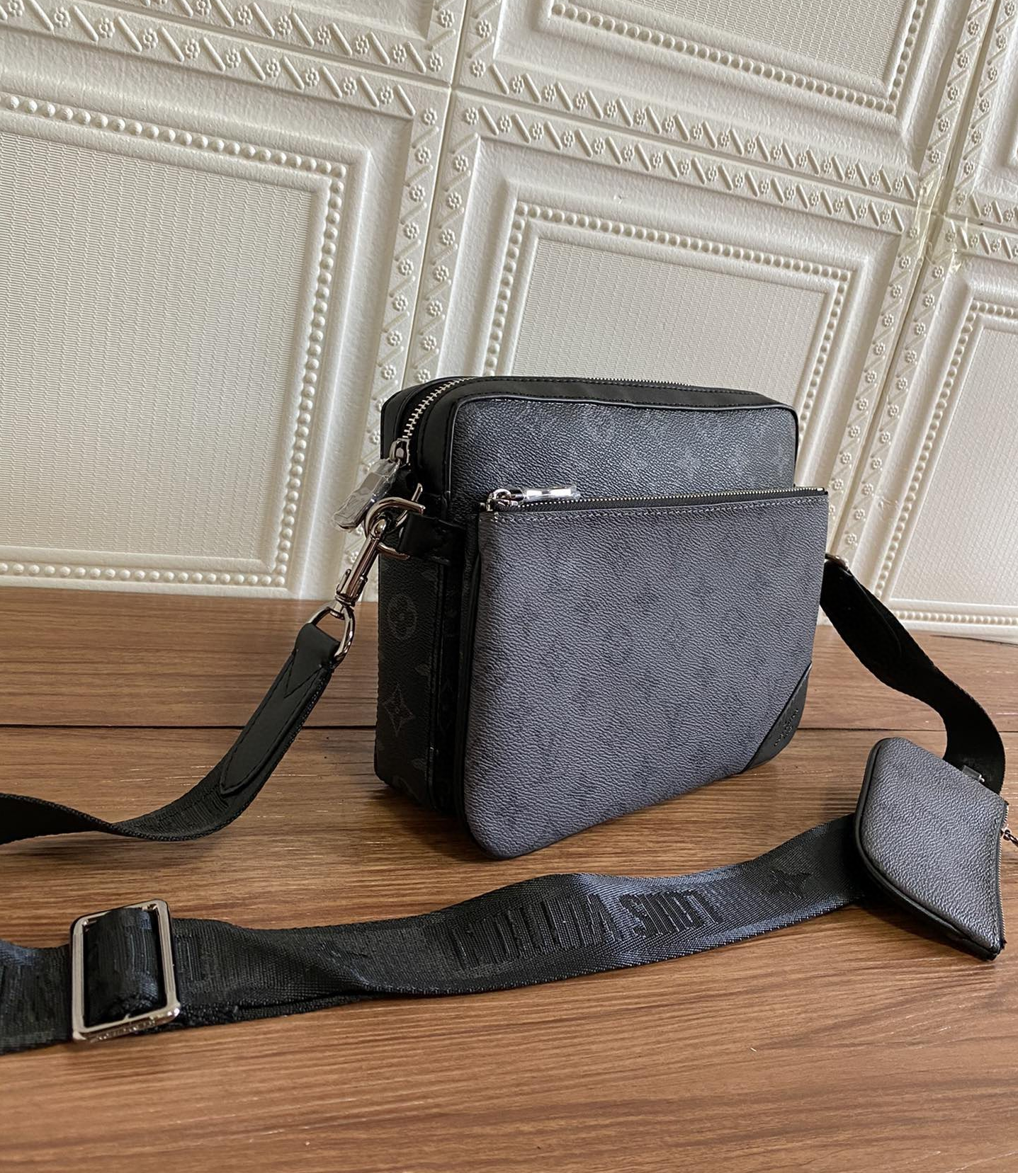 LV TRIO MESSENGER