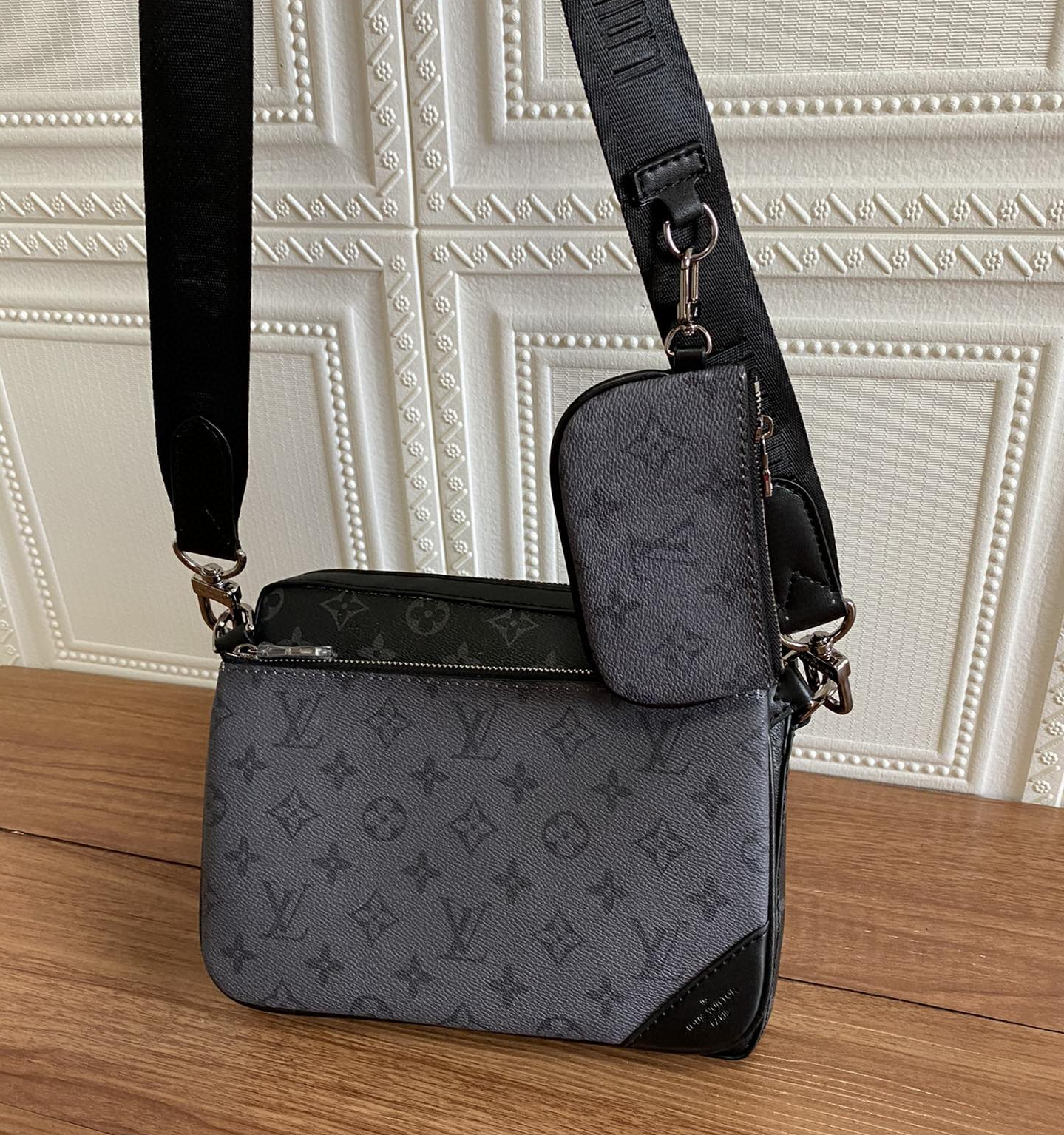 LV TRIO MESSENGER