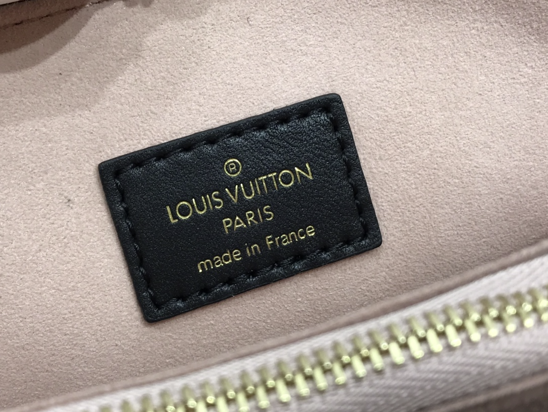 LOUIS VUITTON COUSSIN PM